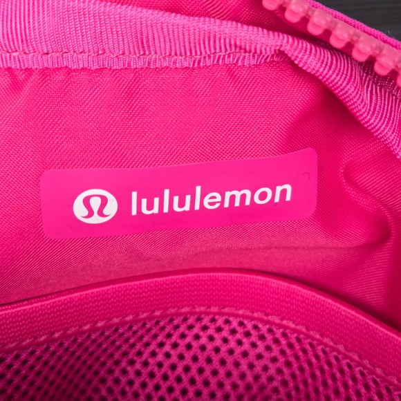 Lululemon Everywhere Belt Bag Sonic Pink 1L New With Tags - Picture 11 of 12